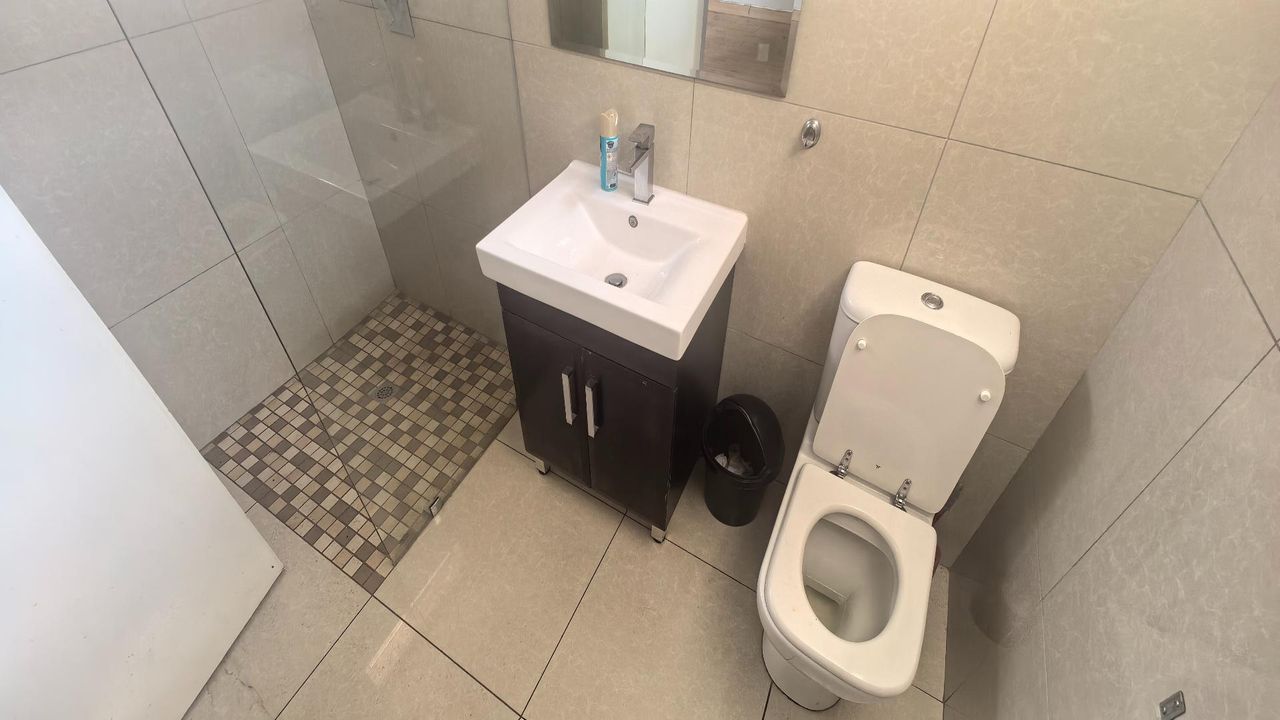 Photo 16 of 24