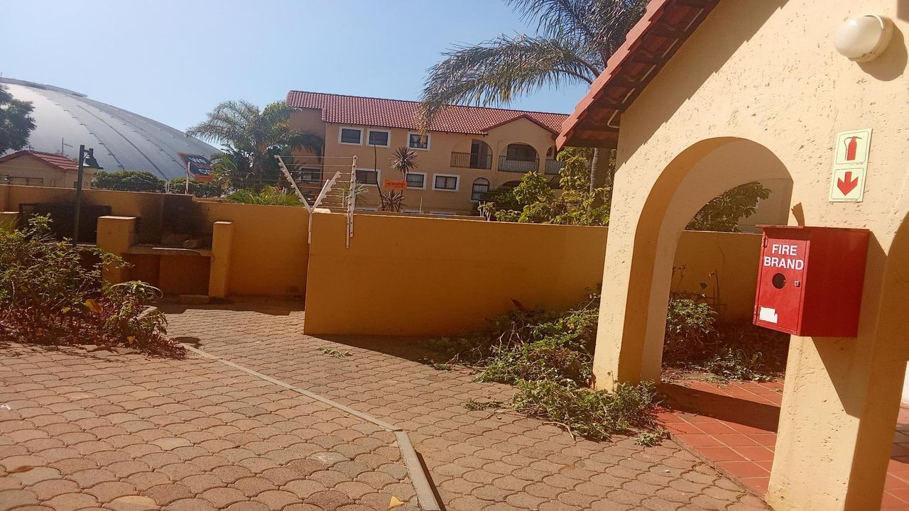 Photo 18 of 28