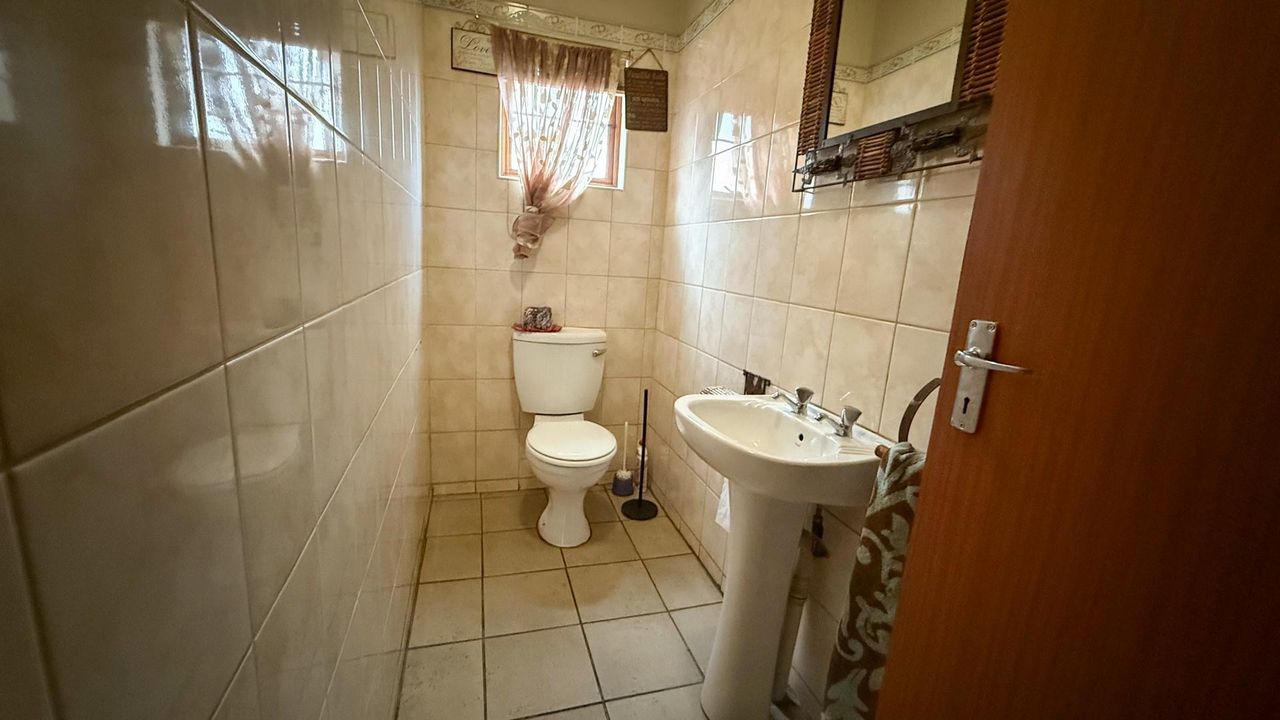 Photo of 3 Bedroom house for sale in Aerorand, Middelburg