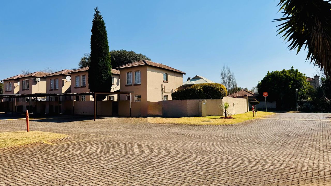 Photo of 2 Bedroom duplex townhouse - sectional for sale in Heuwelsig Estate, Centurion