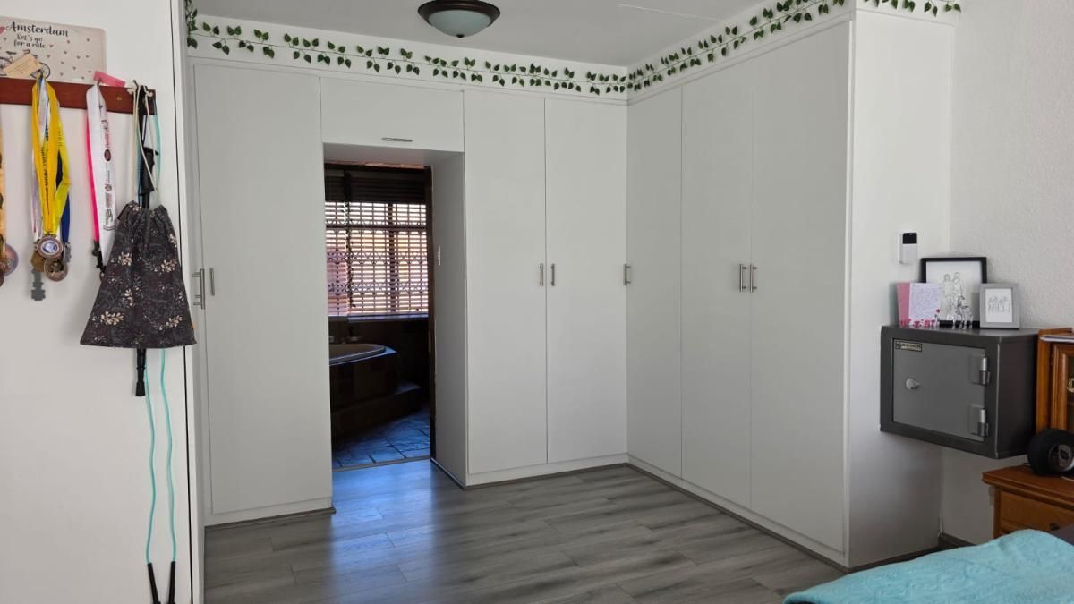 Photo of 4 Bedroom house for sale in Secunda