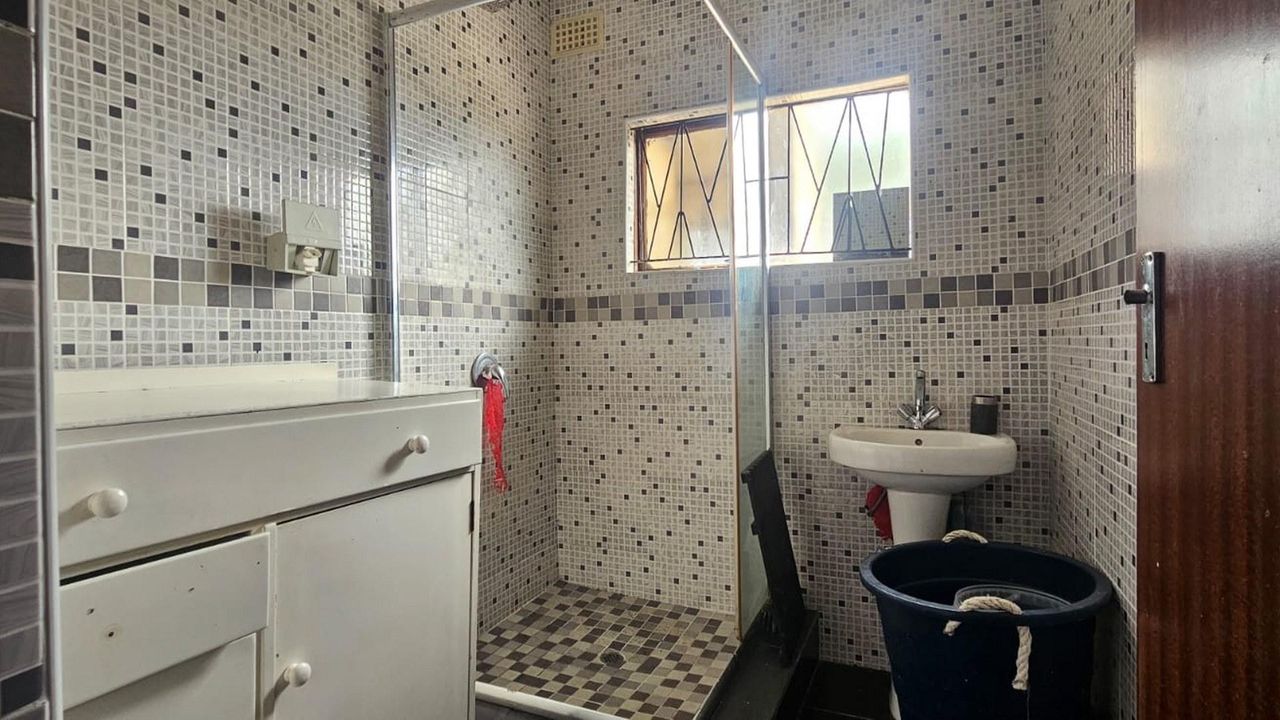 Photo 16 of 20