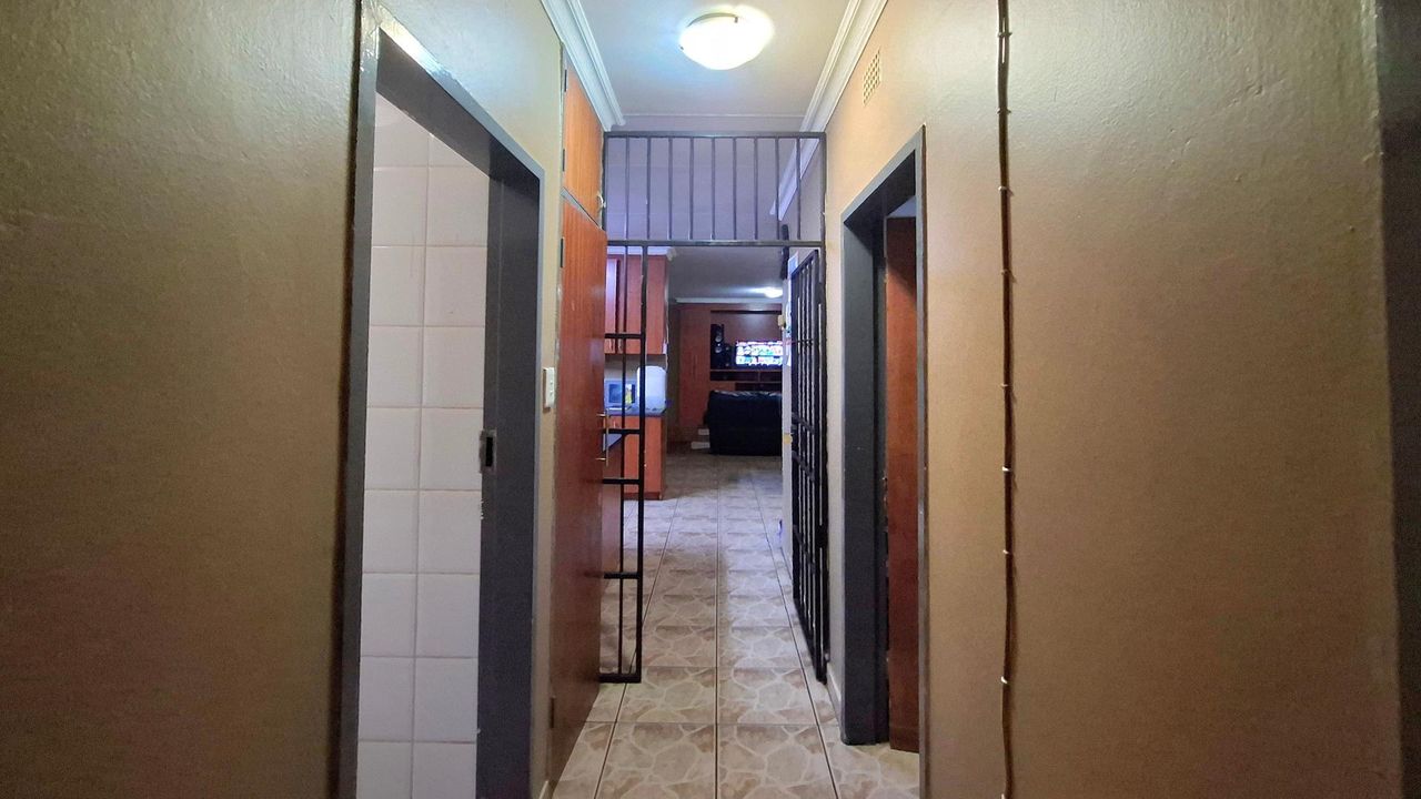 Photo 7 of 24