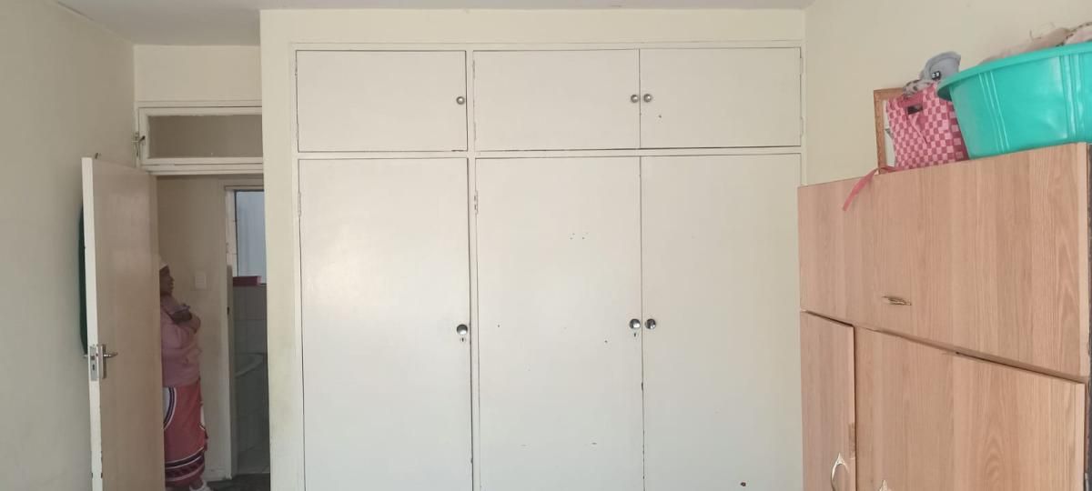 Photo 17 of 27
