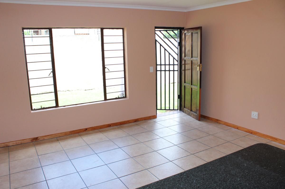 Photo of 3 Bedroom townhouse - sectional rented in North Riding, Randburg