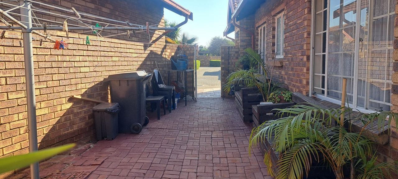 Photo 3 of 19