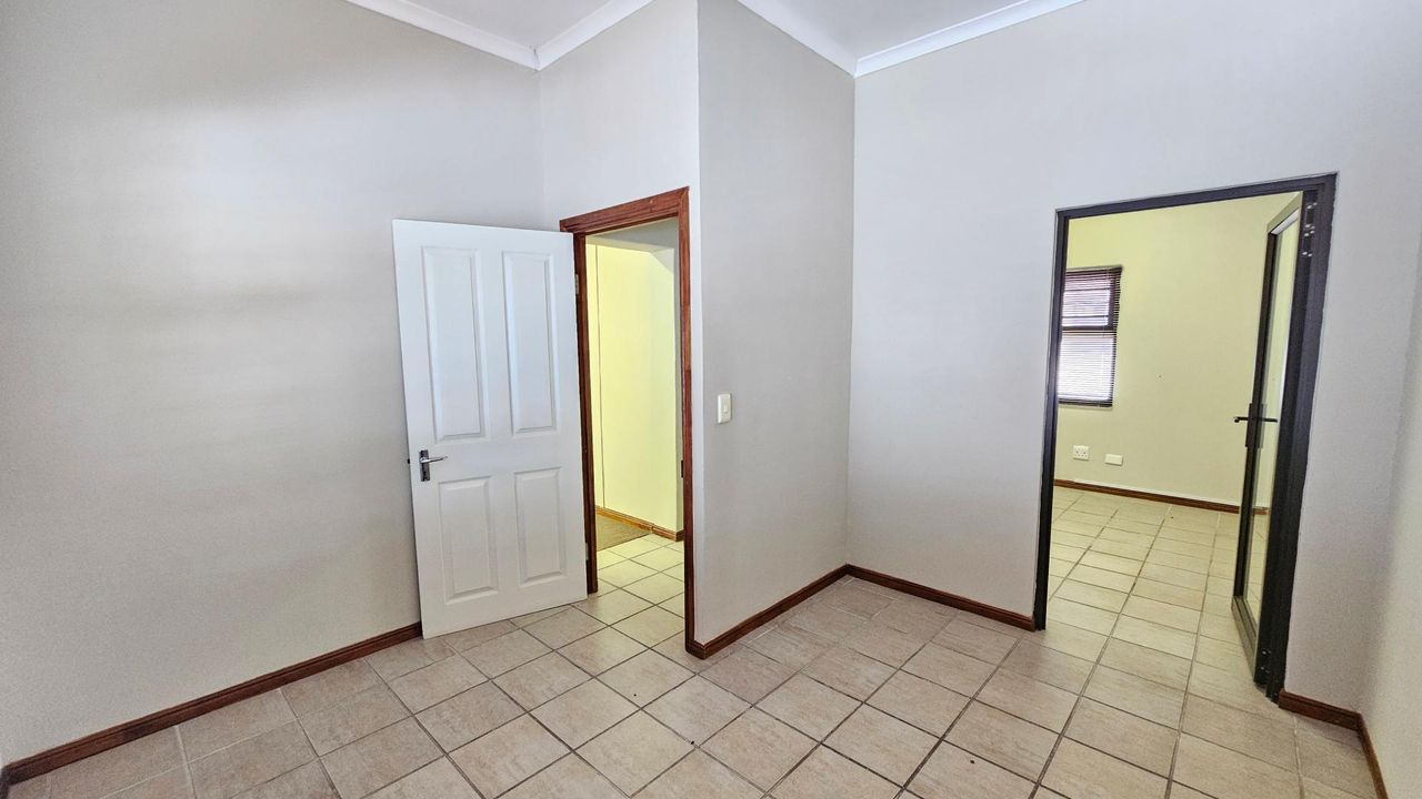 Photo 18 of 22