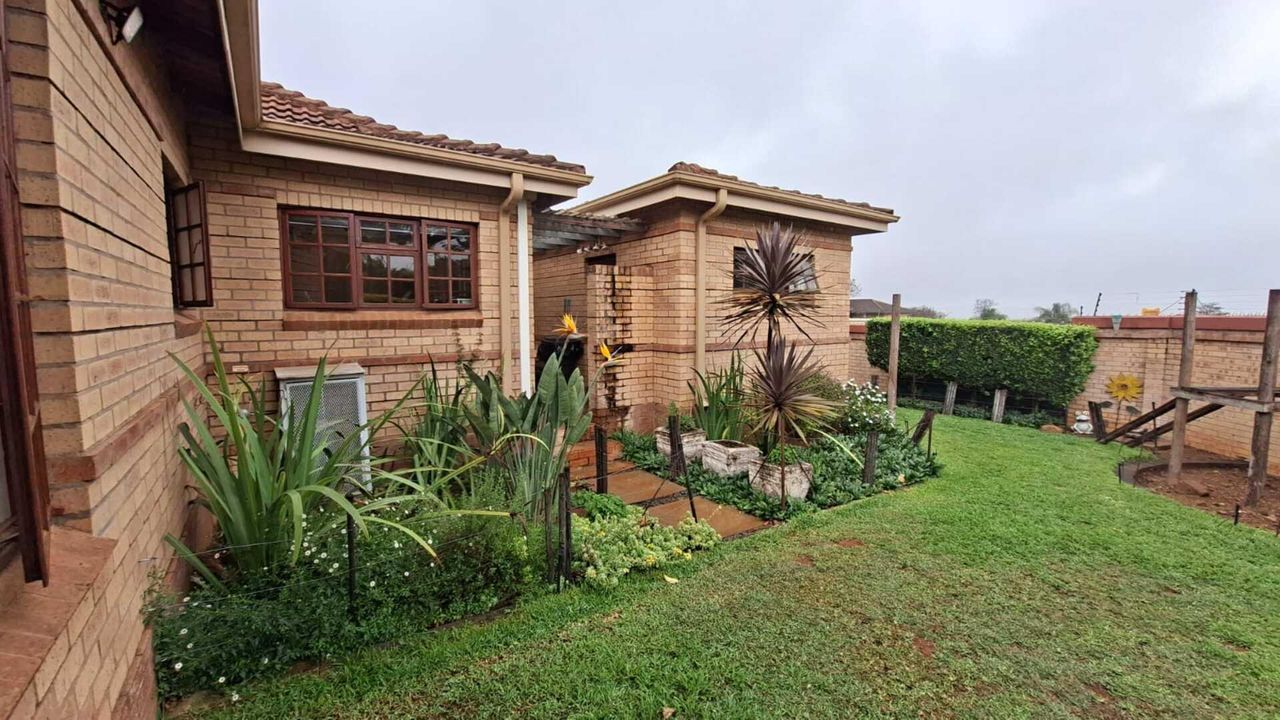 Photo 15 of 24