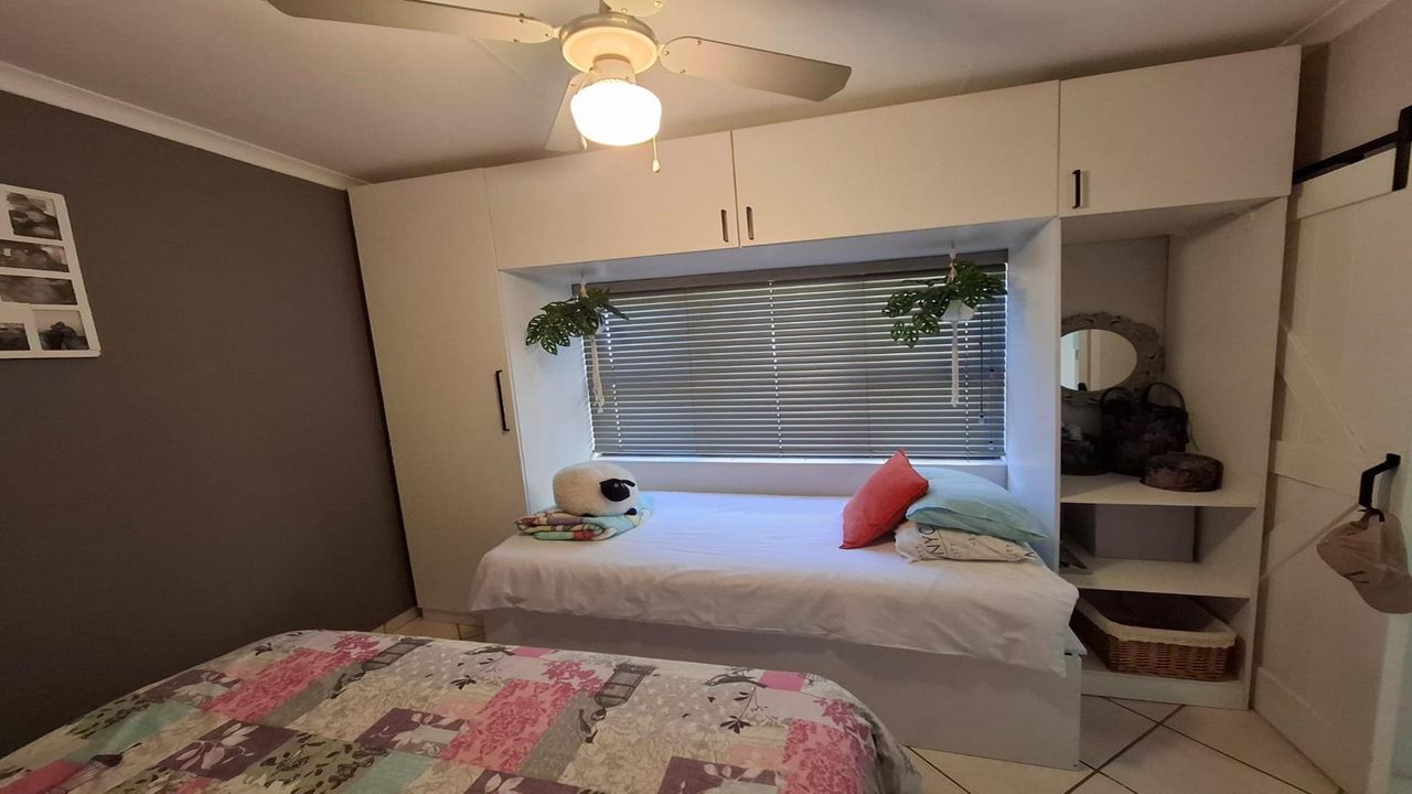 Photo 16 of 24