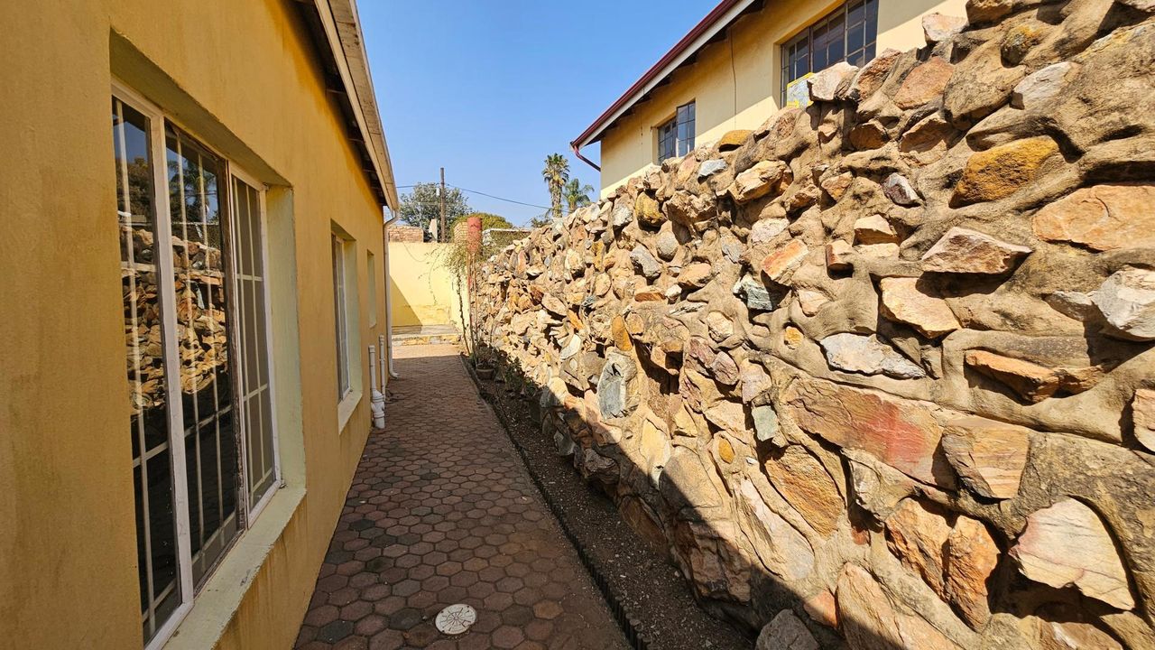 Photo 22 of 25