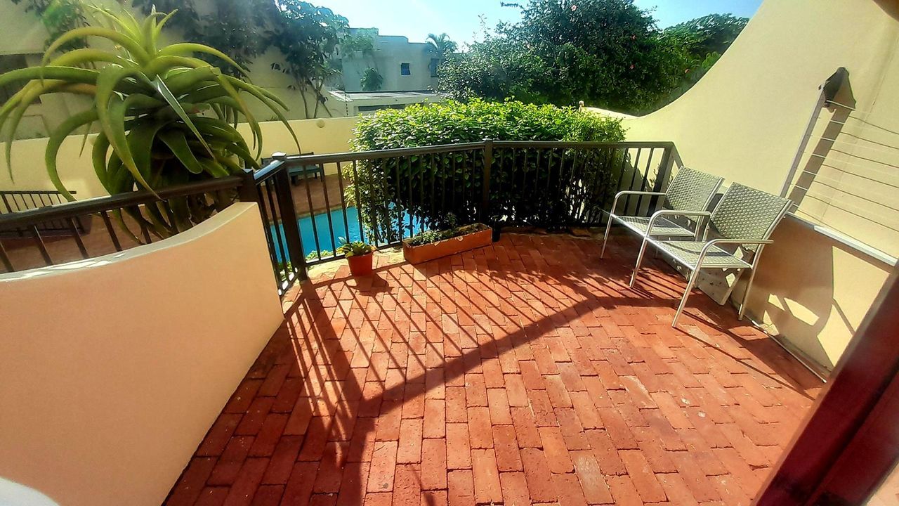 Photo 10 of 32