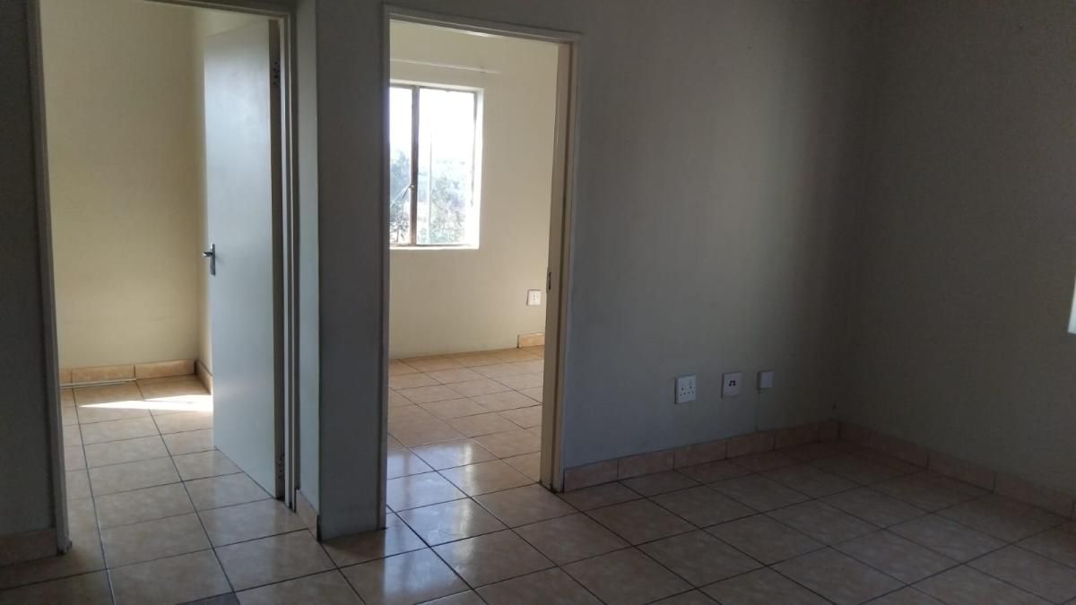 Photo 16 of 28
