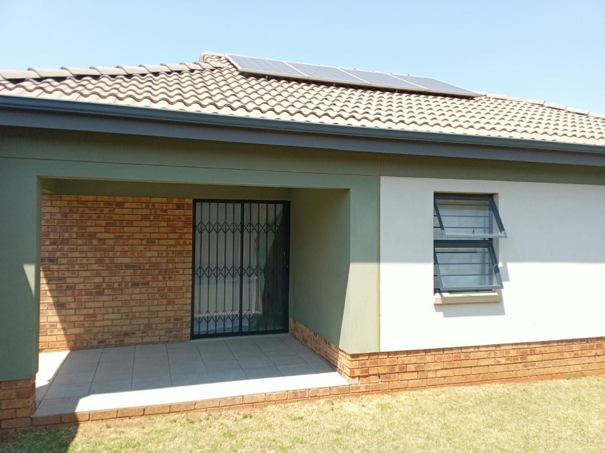 Photo 4 of 28