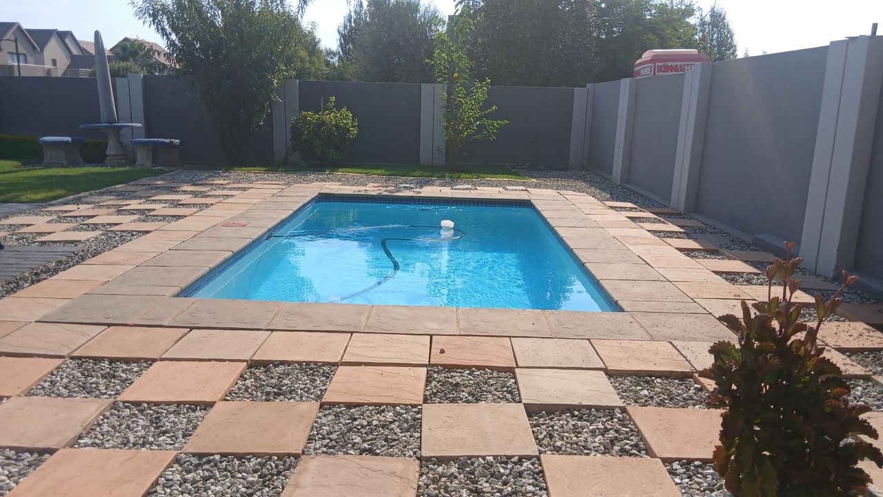 Photo 4 of 27