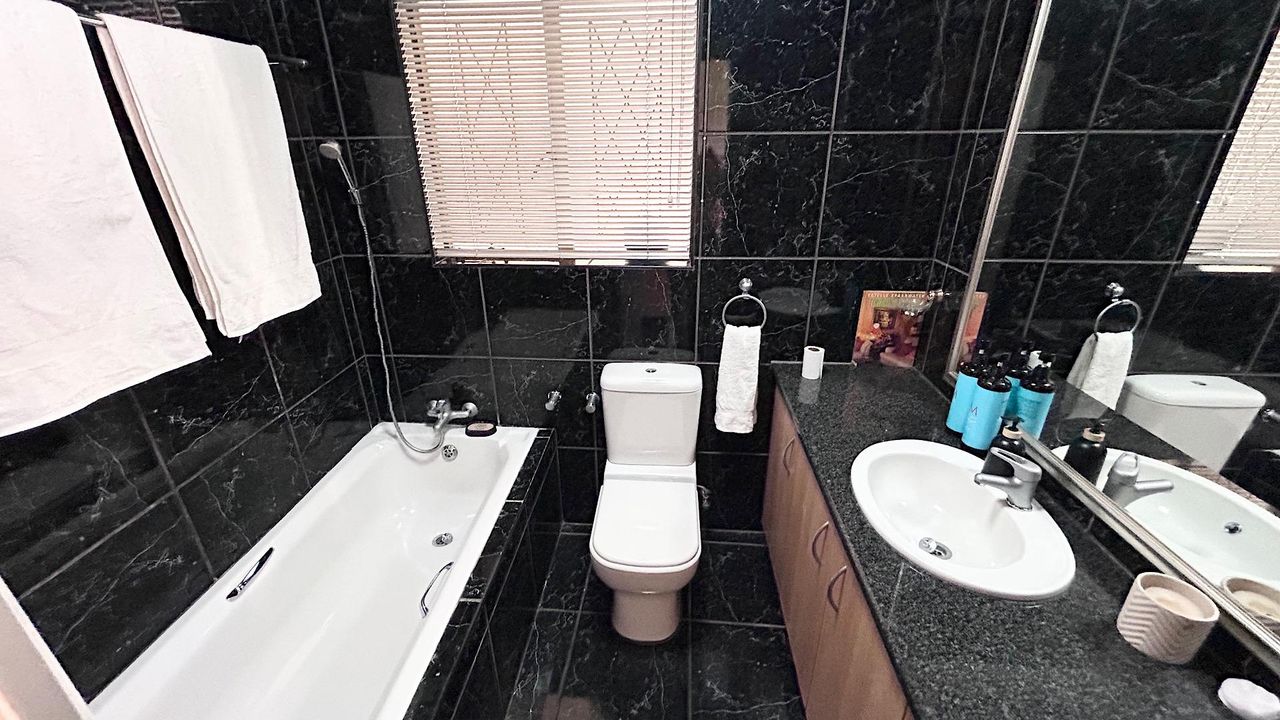 Photo 17 of 24