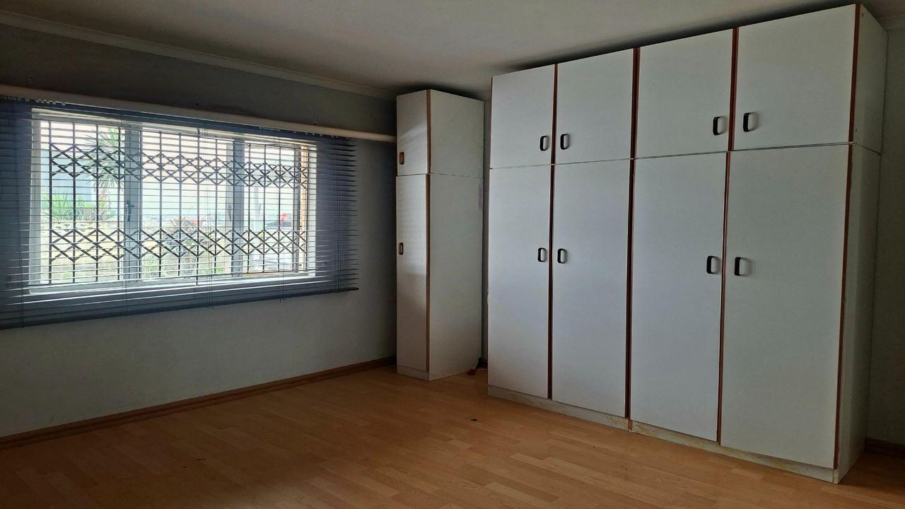 Photo 16 of 22