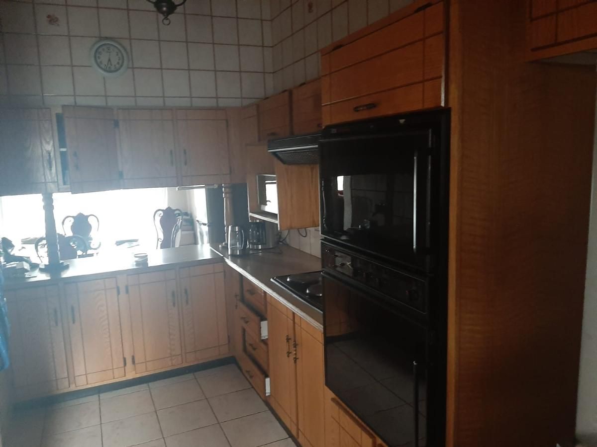 Photo 2 of 6