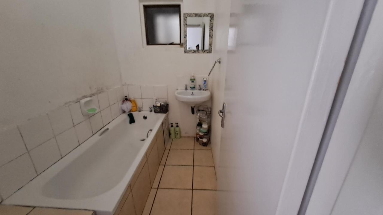 Photo of 2 Bedroom apartment to rent in Southgate, Phoenix