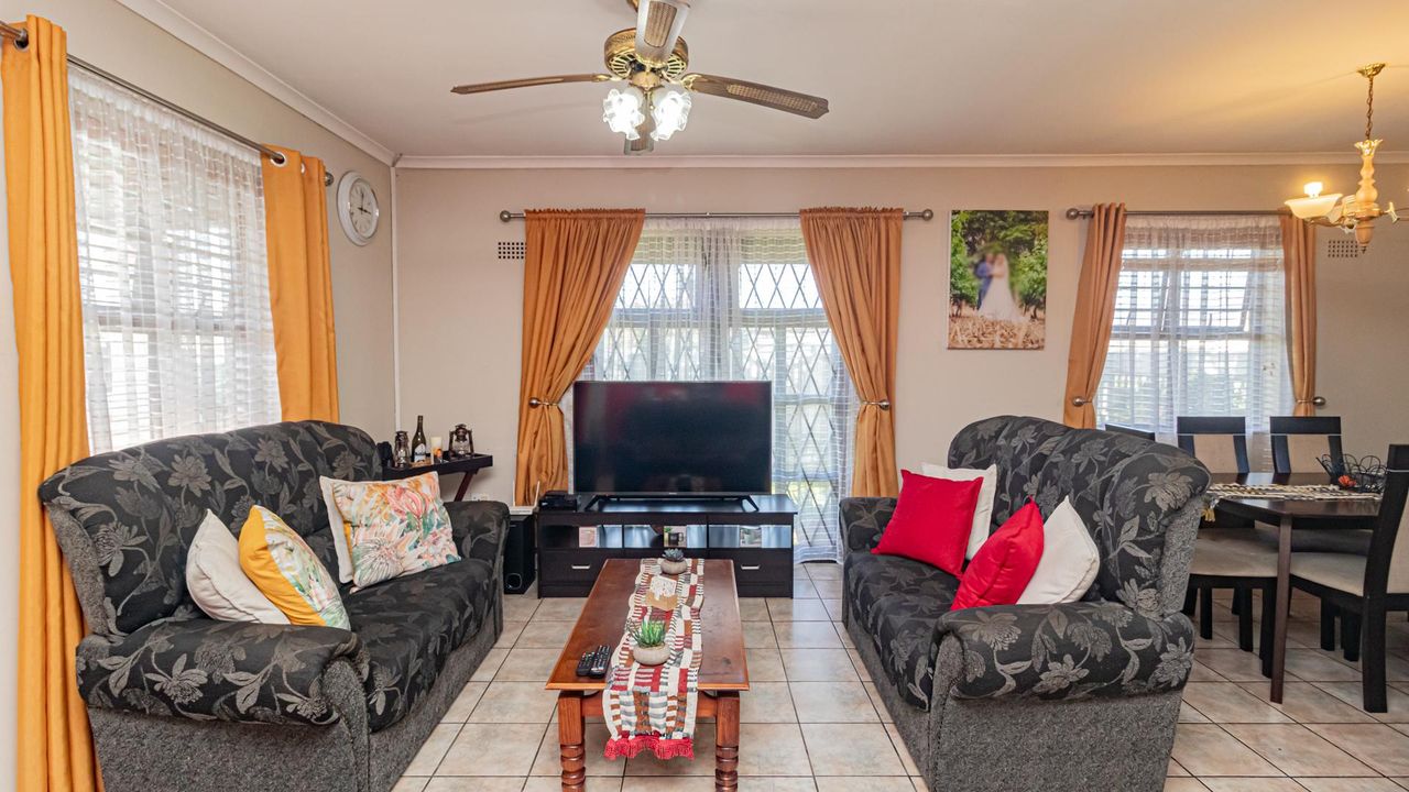 Photo of 4 Bedroom house for sale in Devon Park Village, Eersterivier