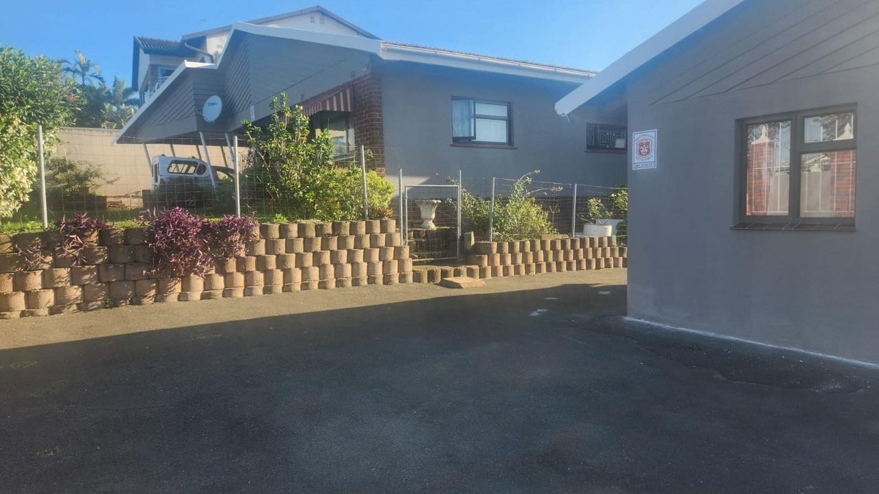 Photo 3 of 20