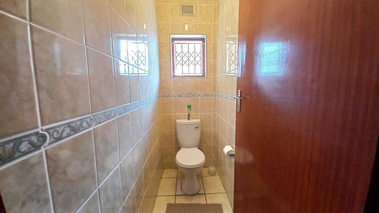 Photo 17 of 25