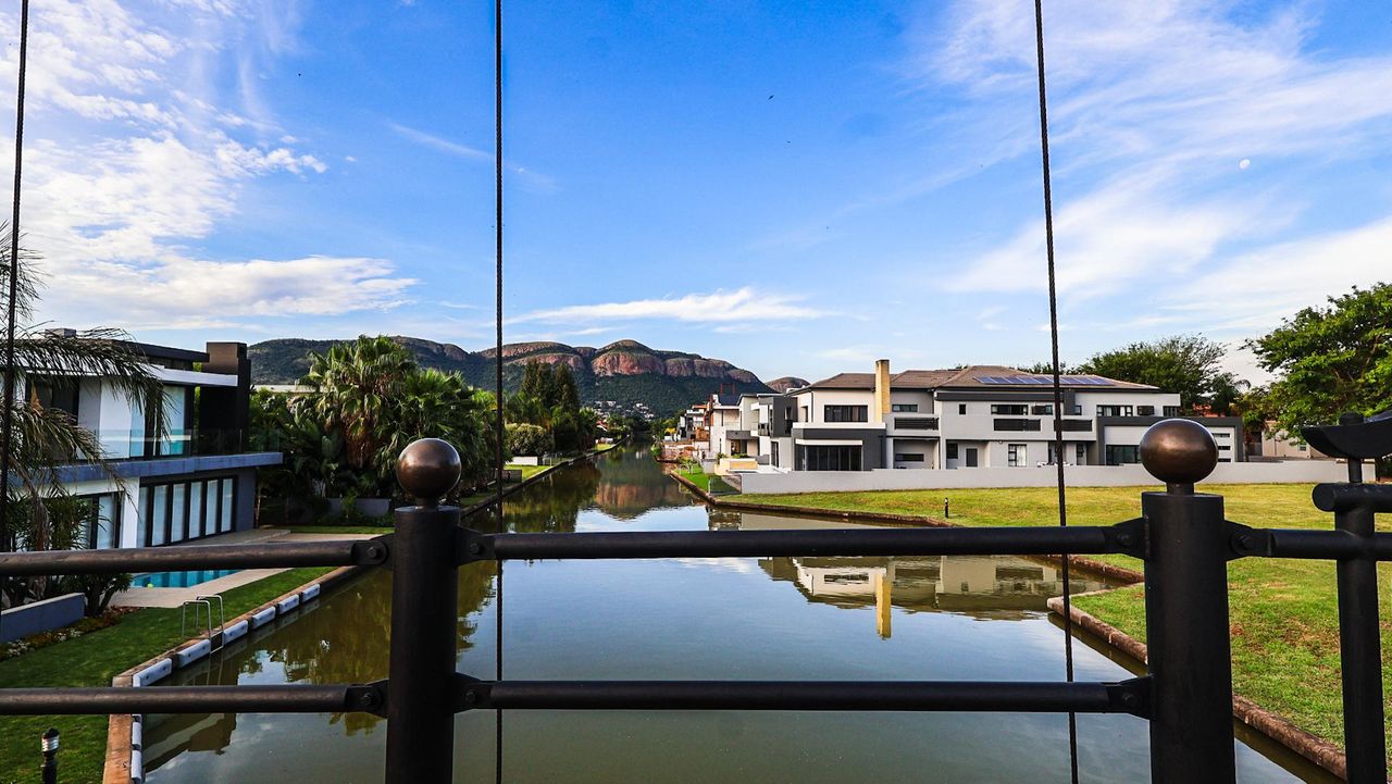 Photo 11 of 13