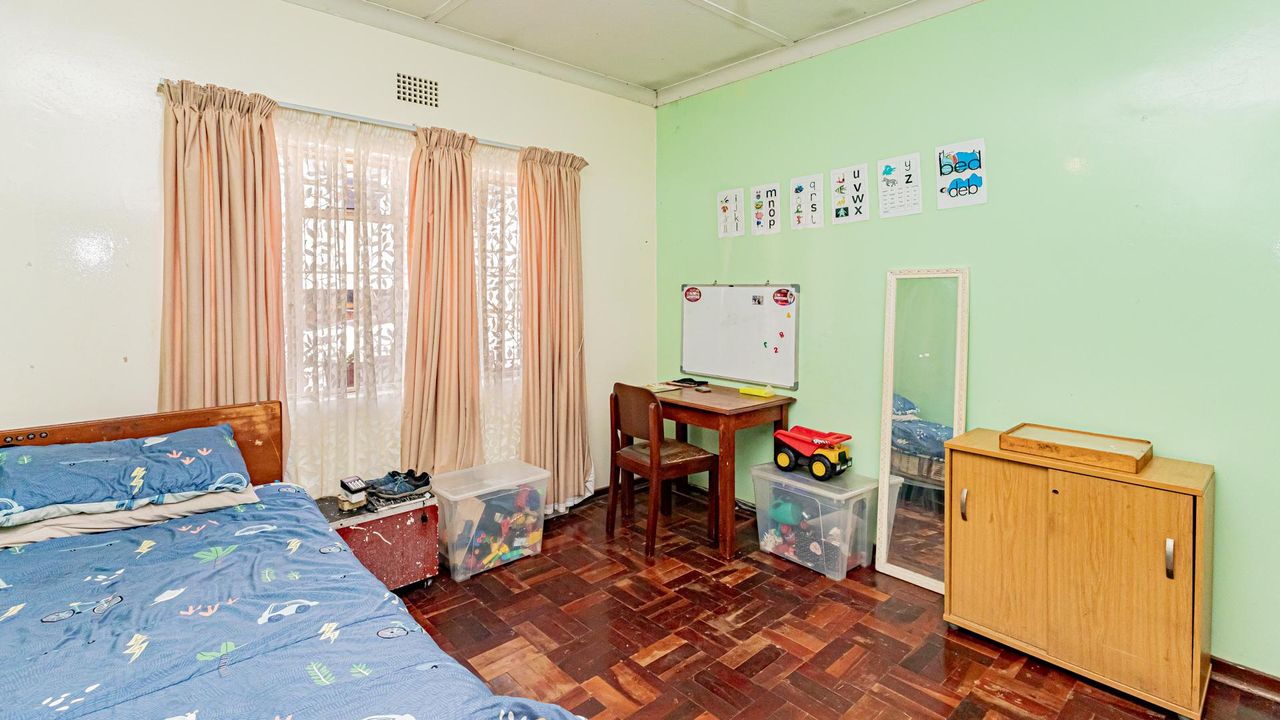 Photo 18 of 28