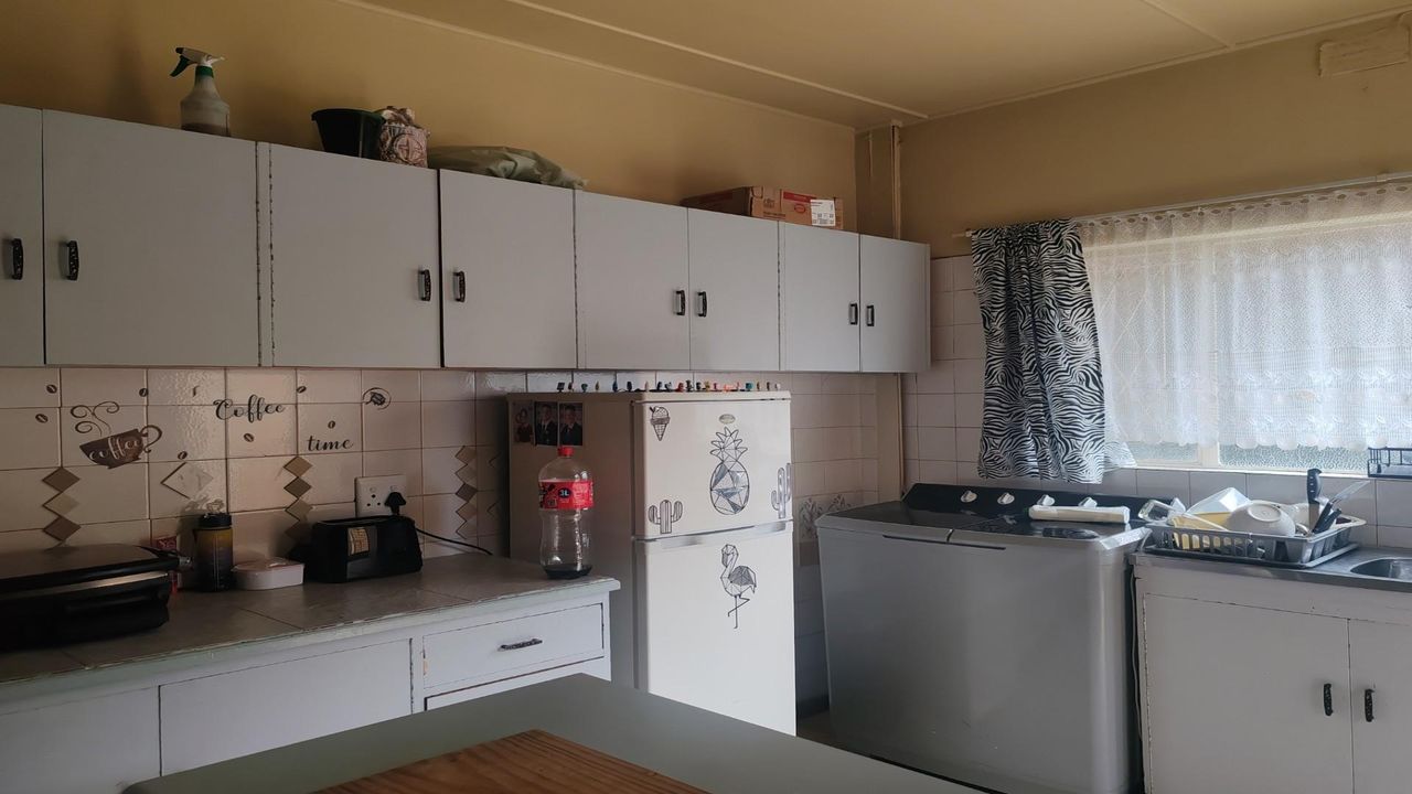 Photo 8 of 24