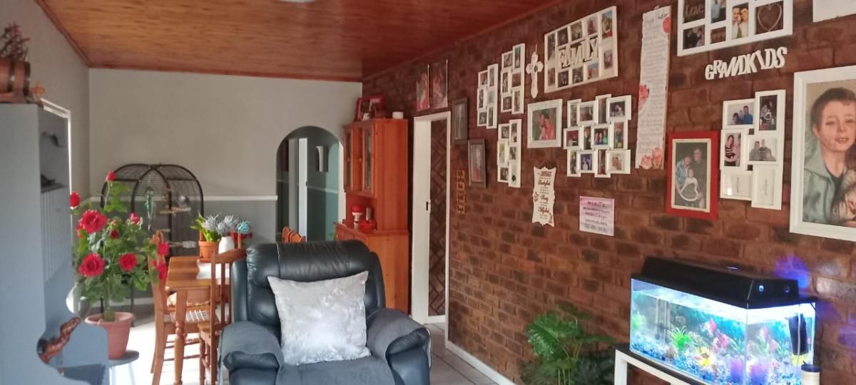 Photo 16 of 47