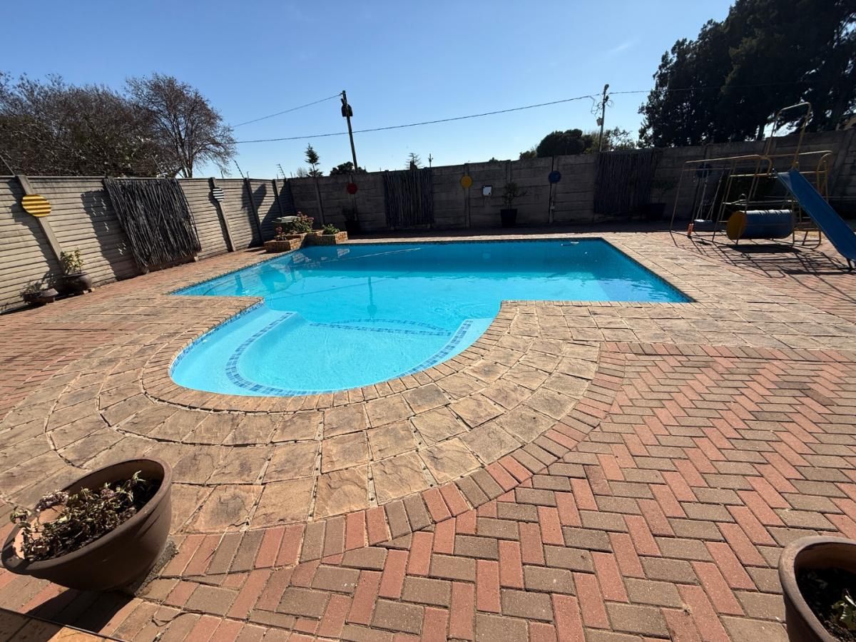Photo of 4 Bedroom house for sale in Witpoortjie, Roodepoort