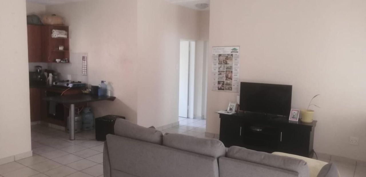Photo 3 of 12