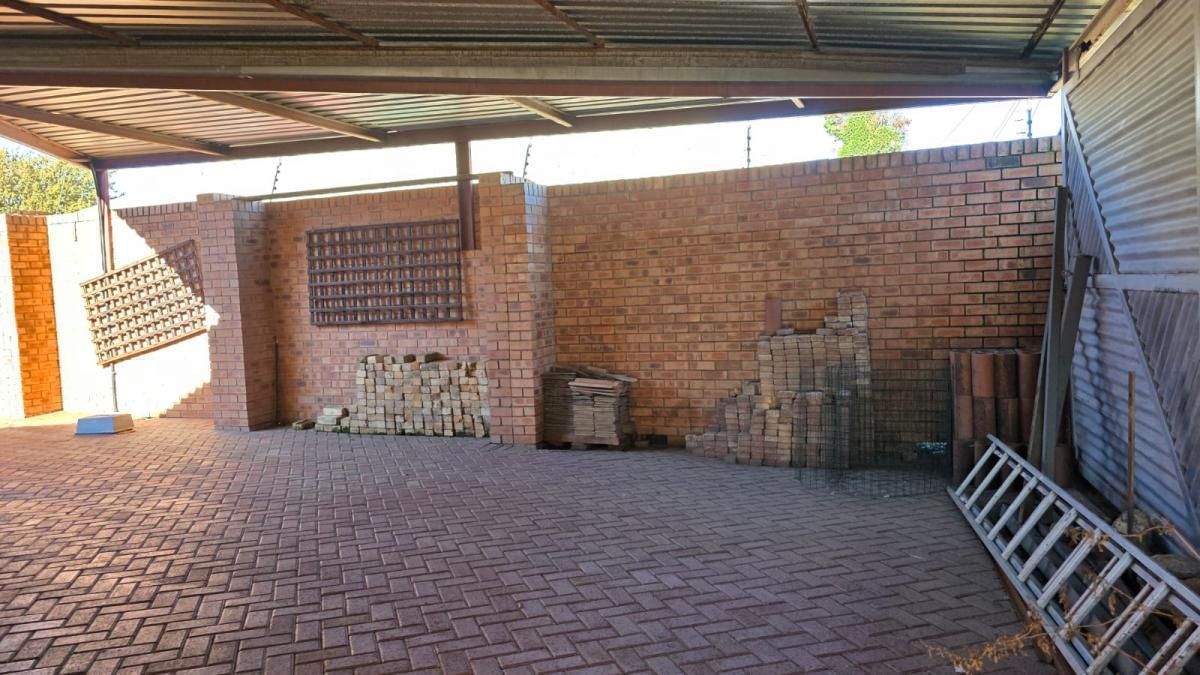 Photo of 4 Bedroom house for sale in Secunda
