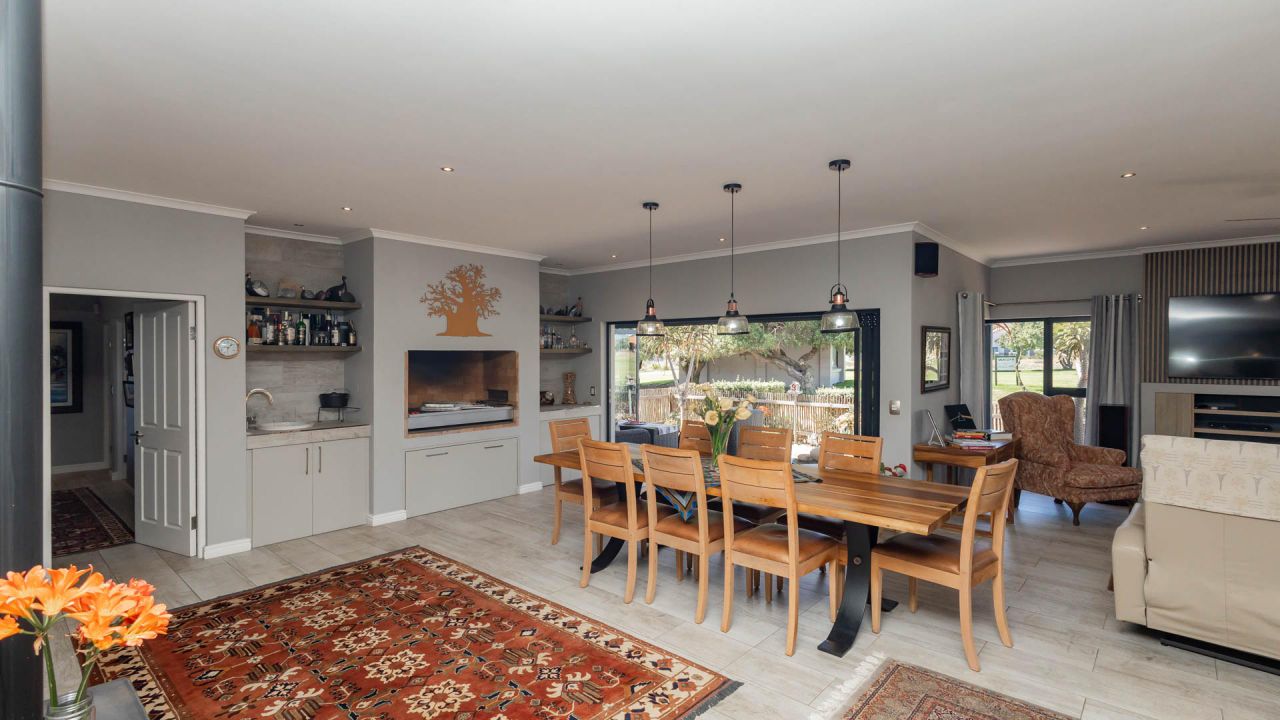 Photo 9 of 25