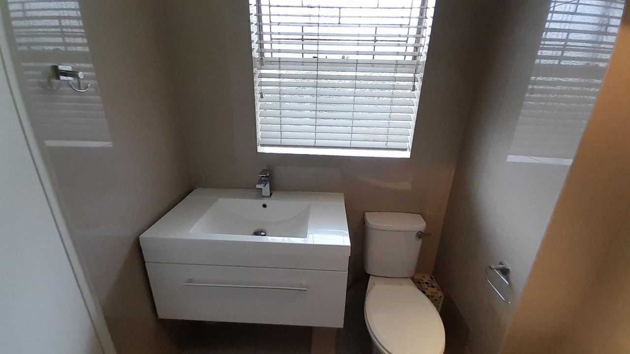 Photo 15 of 17