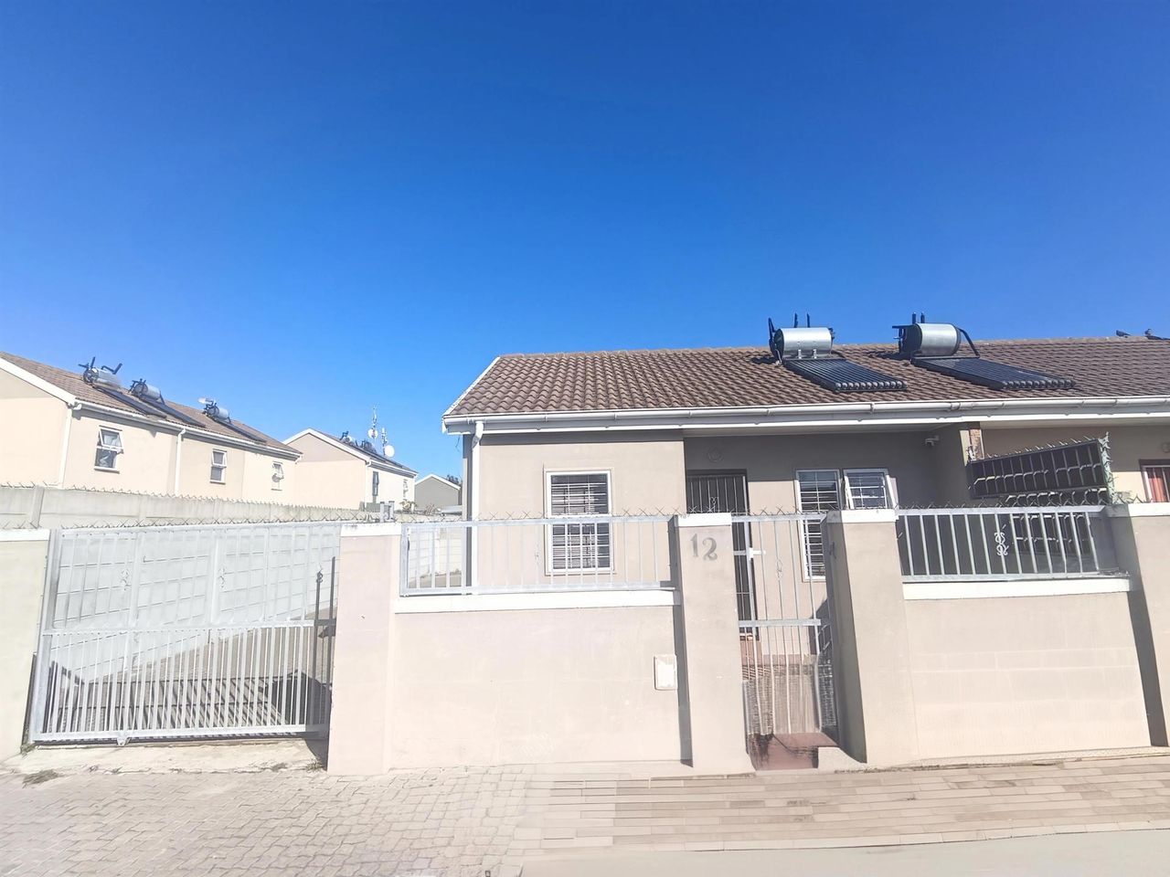 2 Bedroom house for sale in Pelican Park, Cape Town