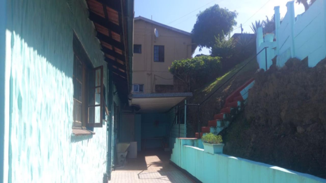 Photo 9 of 21