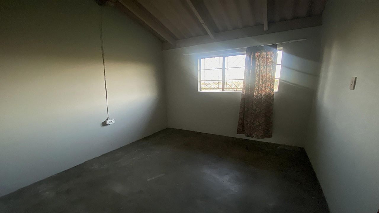 Photo 13 of 27