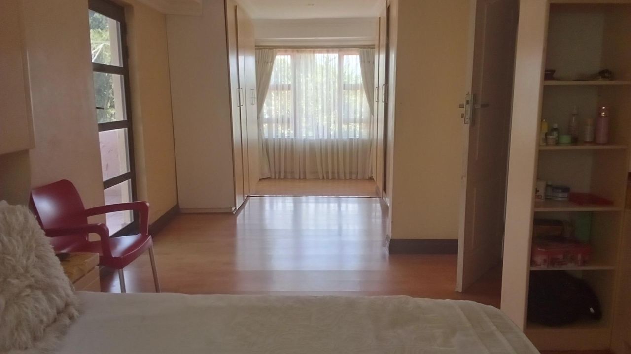 Photo 13 of 37