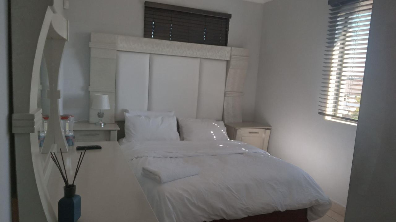 Photo 12 of 17
