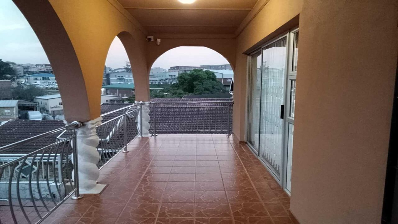 Photo 4 of 36