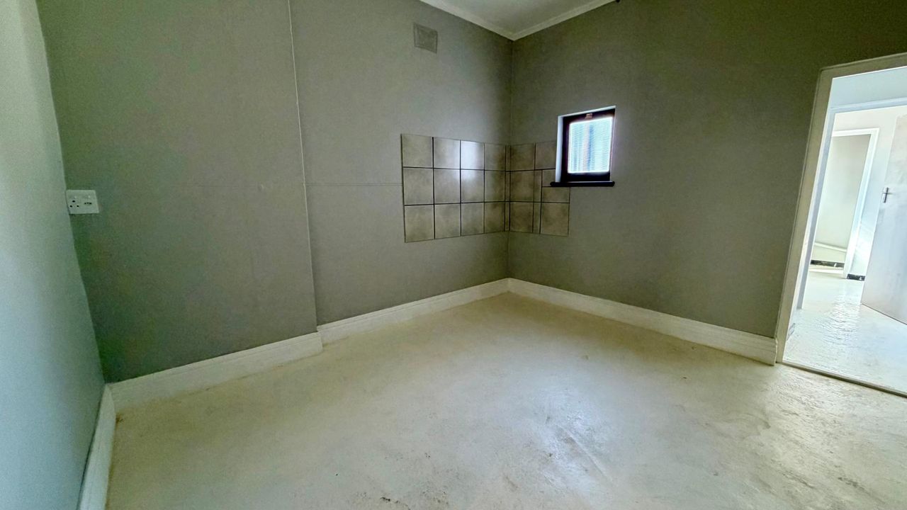 Photo 22 of 33