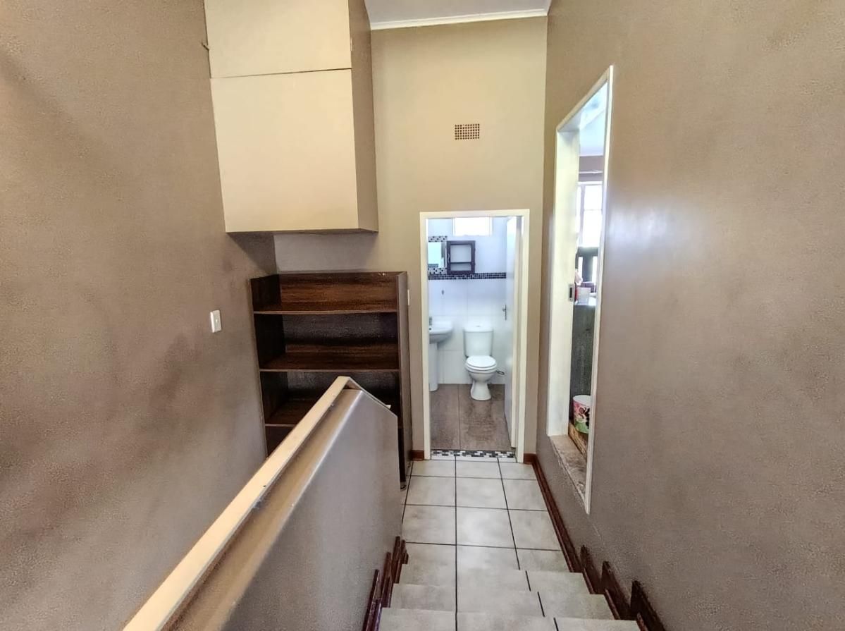 Photo 16 of 24