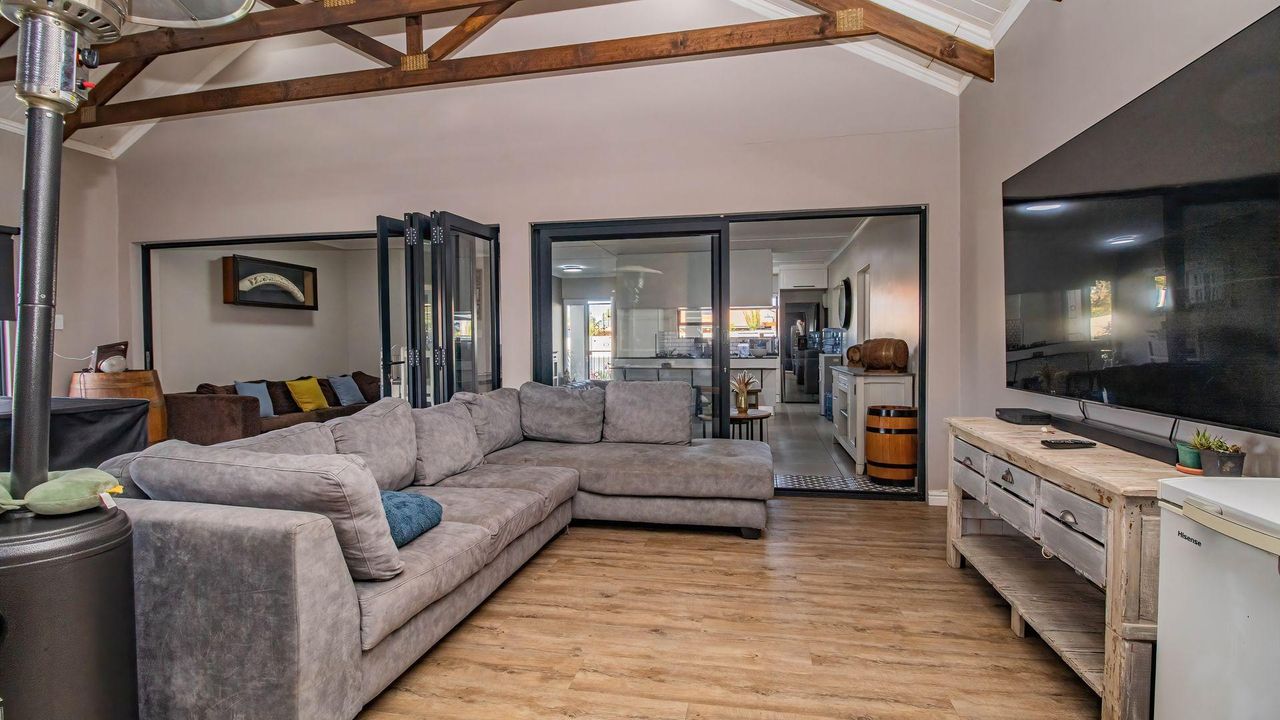 4 Bedroom house for sale in Blanco, George
