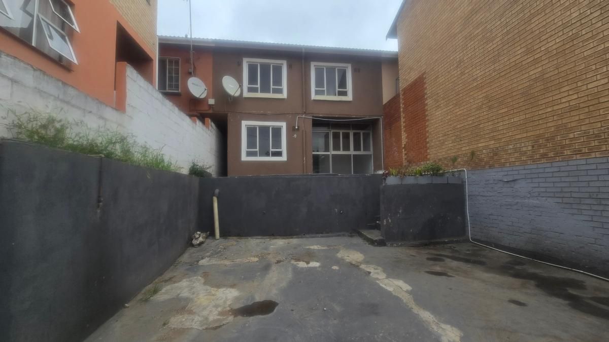 Photo 3 of 28