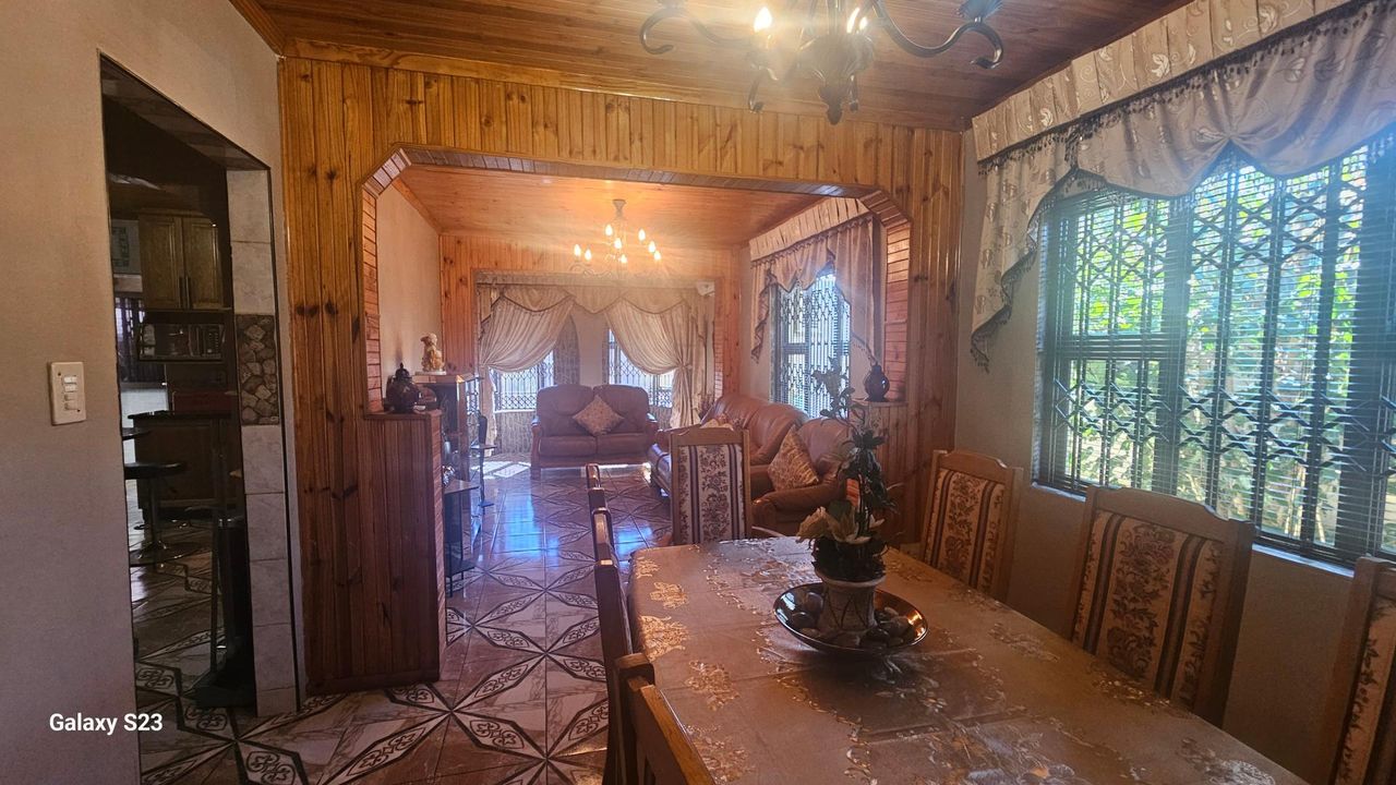 Photo 8 of 32