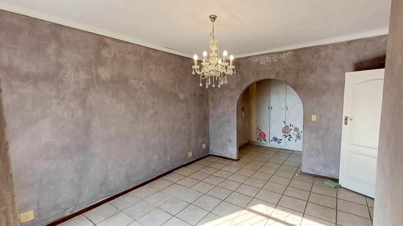 Photo 6 of 24