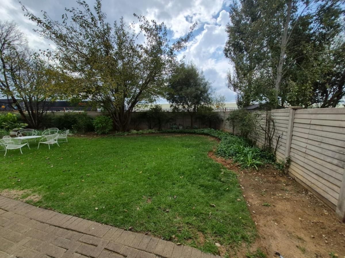 Photo 19 of 23