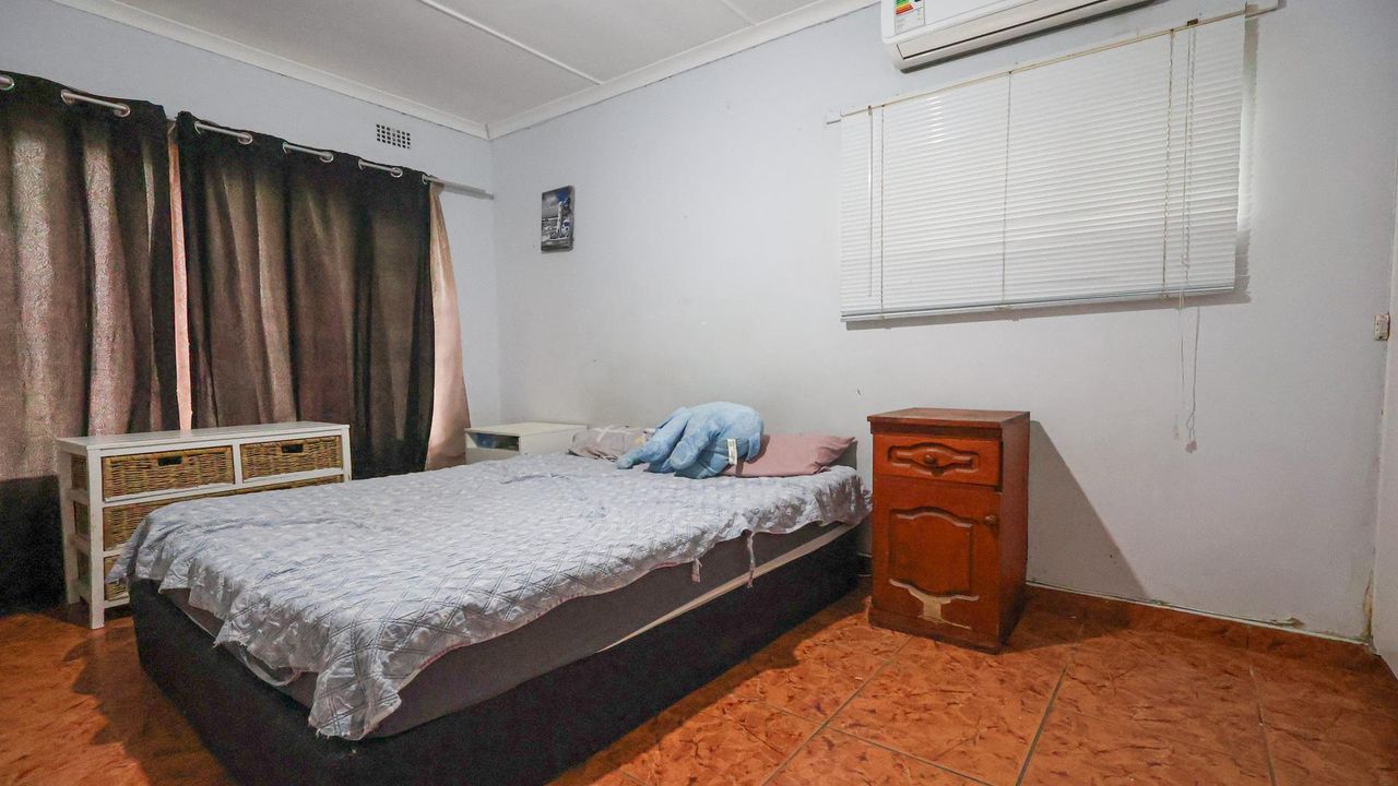 Photo 17 of 28