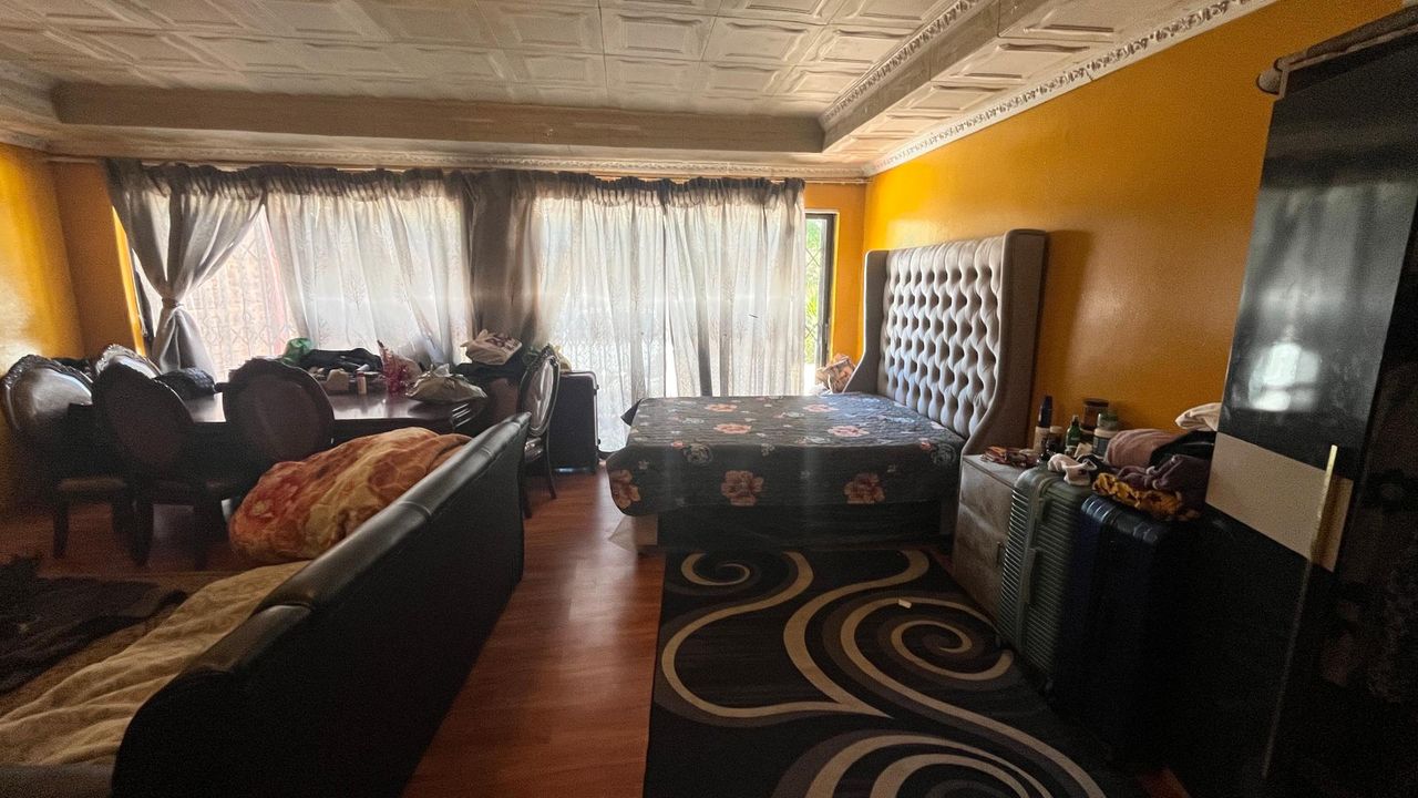 Photo 25 of 28