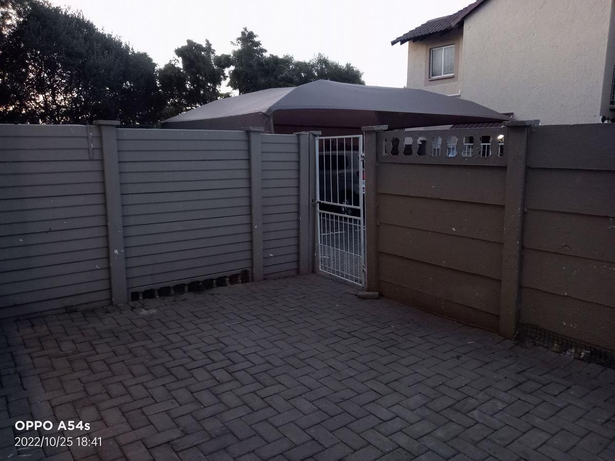 Photo of 2 Bedroom duplex apartment to rent in Gardeniapark, Bloemfontein